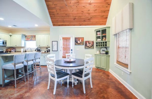 Starkville Maison | Cozy, 3Min Walk To Downtown, Firepit, King, SmartTv, 4Beds