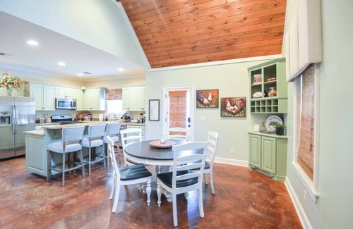 Starkville Maison | Cozy, 3Min Walk To Downtown, Firepit, King, SmartTv, 4Beds