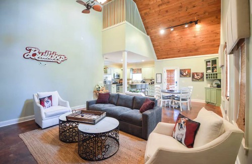 Starkville Maison | Cozy, 3Min Walk To Downtown, Firepit, King, SmartTv, 4Beds