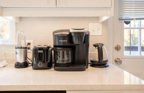 White Oak Appartement | Cozy 4 BD Retreat w Free Parking