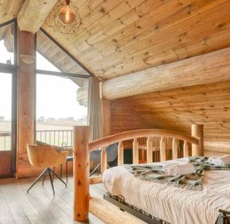 Velzeke-Ruddershove Chalet De Ski | Cozy 4-Bedroom Chalet with Outdoor Spa in Zottegem