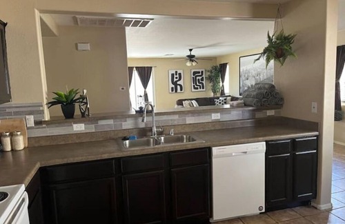 Tuscano Maison | Cozy 4 bedroom home!