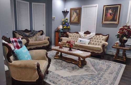 Penns Grove Maison | Cozy 4 bedroom house 25 minutes from PHL Airport come stay with us.