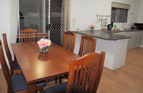 Algester Maison | Cozy 4 bedroom house in Algester