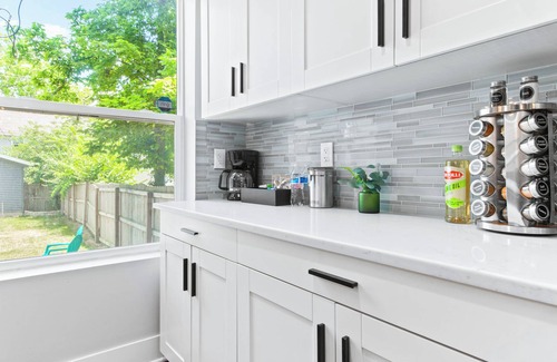 Livingston Park Maison | Cozy 4-bedroom house in pleasant Columbus with WiFi, AC