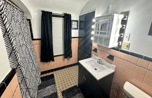 Toledo Maison | Cozy 4 Bedroom Residential Home With indoor fireplace and lots of parking