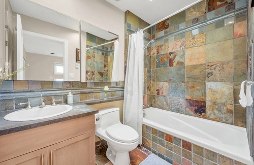West Point Grey Maison | Cozy 4 Bedrooms & 2 baths suite in west Point Grey, Closed to UBC, Beach