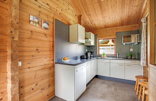 Municipality of Hardenberg Maison | Cozy 4-person bungalow with dishwasher, washing machine and veranda at park ’t Hooge Holt, near Gramsbergen and the Vechtdal nature area.