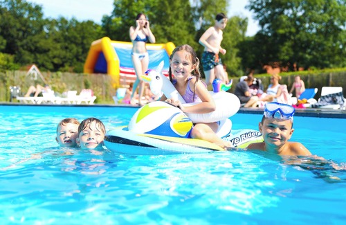 Municipality of Hardenberg Maison | Cozy 4-person bungalow with dishwasher, washing machine and veranda at park ’t Hooge Holt, near Gramsbergen and the Vechtdal nature area.