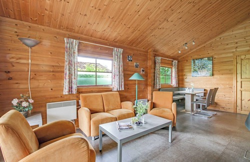 Municipality of Hardenberg Maison | Cozy 4-person bungalow with dishwasher, washing machine and veranda at park ’t Hooge Holt, near Gramsbergen and the Vechtdal nature area.