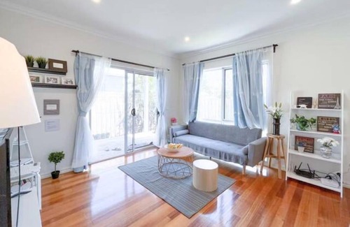 Clayton South Appartement | Cozy 4B3B home w parking WIFI @Clayton
