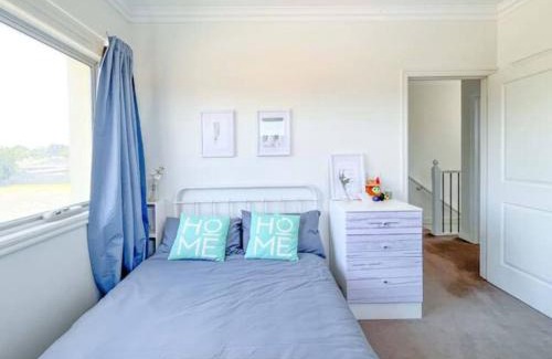 Clayton South Appartement | Cozy 4B3B home w parking WIFI @Clayton