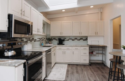 Wayne Maison | Cozy 4Bedroom/2Bath House - 5 Minutes from King Of Prussia