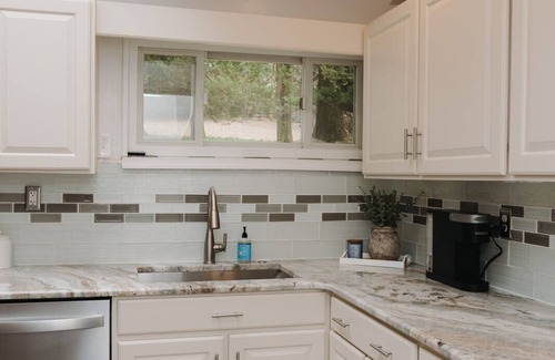 Wayne Maison | Cozy 4Bedroom/2Bath House - 5 Minutes from King Of Prussia
