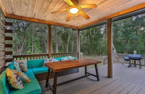 Florahome Appartement | Cozy 4BR Cabin on 11 acres with pool, BBQ & patio!