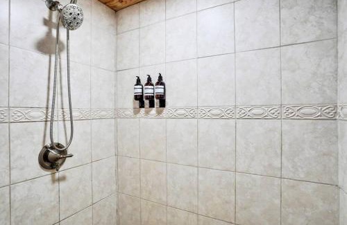 Florahome Appartement | Cozy 4BR Cabin on 11 acres with pool, BBQ & patio!