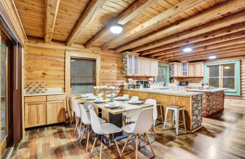 Florahome Cabine | Cozy 4BR Cabin with pool, BBQ