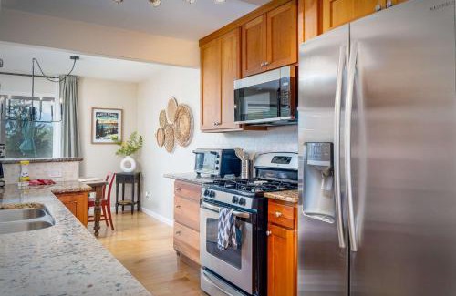 Harbor Springs Maison | Cozy 4BR Condo - Pool Access Near Ski & Lake
