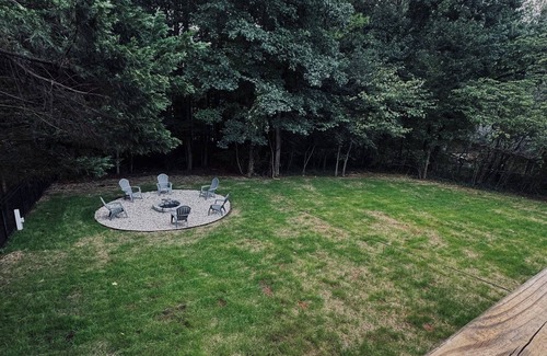 Acworth Maison | Cozy 4BR Home Near Lake Allatoona & Red Top Mtn, Lakepoint Sports Complex,