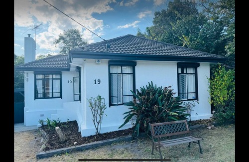 Ashwood Maison | Cozy 5 BR Parkside Home | King Bed + Rumpus