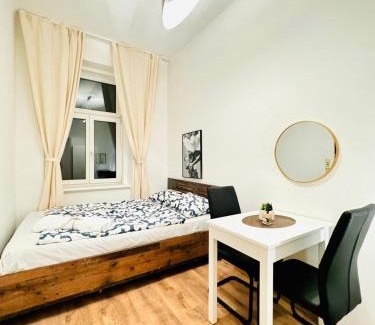 Liesing Appartement | Cozy 5 BR Shared Apartment for 10P 10-Min to Kaufpark Alterlaa