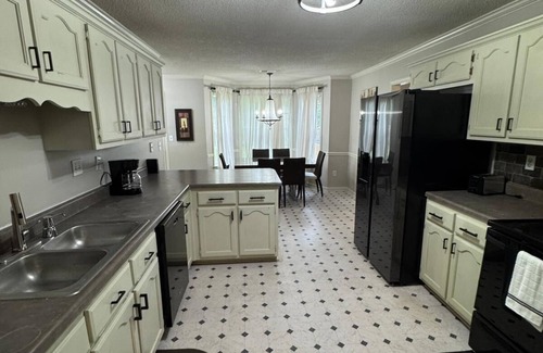 Olive Branch Maison | Cozy 5BR/2.5BA- Brick Home in Olive Branch