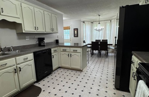 Olive Branch Maison | Cozy 5BR/2.5BA- Brick Home in Olive Branch