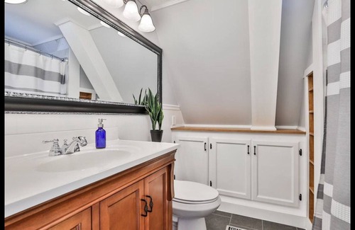 Locke Lake Colony Maison | Cozy A-frame. Walk to lake. Skiing, snowmobiling, ice fishing. Gunstock Mtn.