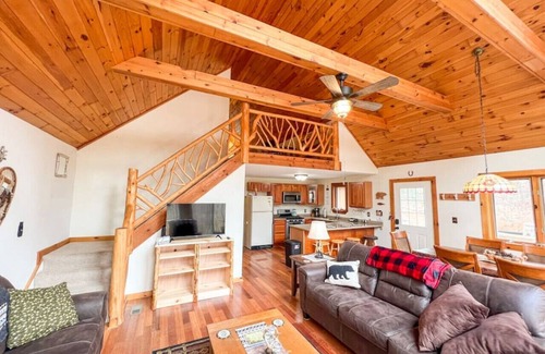 Inlet Cabine | Cozy Adirondack Mountain Cabin- Inlet, NY - Sleeps 9!