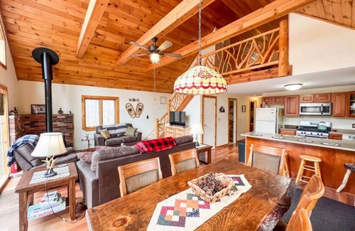 Inlet Cabine | Cozy Adirondack Mountain Cabin- Inlet, NY - Sleeps 9!