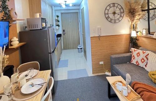 Barangay 76 Appartement | Cozy & Aesthetic walking distance to MOA,near NAIA AIRPORT with NETFLIX,MINIVIDEOKE,BOARDGAMES-DUXE9