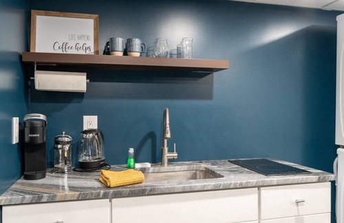 Meridian-Kessler Appartement | Cozy, Affordable, Luxurious | Central Location