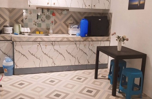 Taytay Appartement | Cozy air-conditioned room with homestay, movie, work/study. Complimentary WiFi