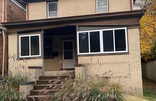 Pittsburgh Maison | Cozy all brick home for your peace of mind🌟⭐️🌟 Queen Beds★Free Parking★Fireplace