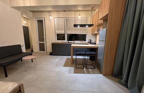 Vake Appartement | Cozy and Bright APT w/ Veranda