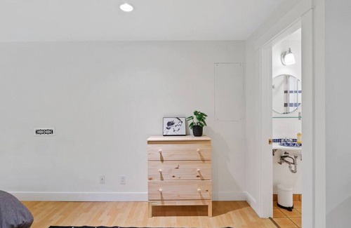 Grandview-Woodland Appartement | Cozy and Calm: Modern Studio with Private Entrance