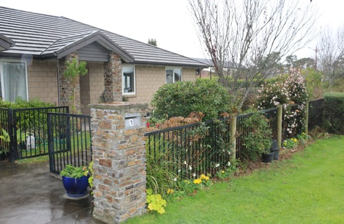 Greerton Cabine | Cozy and Comfortable newly built Self-contained Cabin