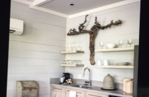 Burton Maison | Cozy and comfortable one bedroom with kitchen and with pasture view.