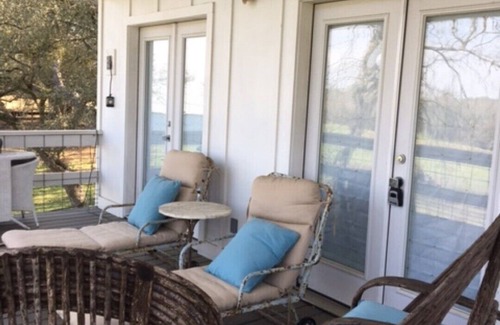 Burton Maison | Cozy and comfortable one bedroom with kitchen and with pasture view.
