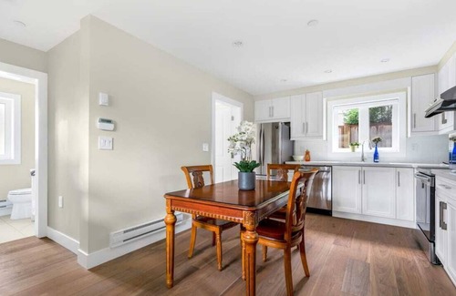 West Point Grey Maison | Cozy and Convenient 2BR Home near Kitsilano Beach