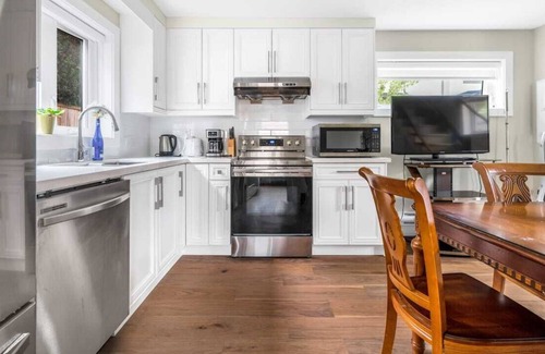 West Point Grey Maison | Cozy and Convenient 2BR Home near Kitsilano Beach