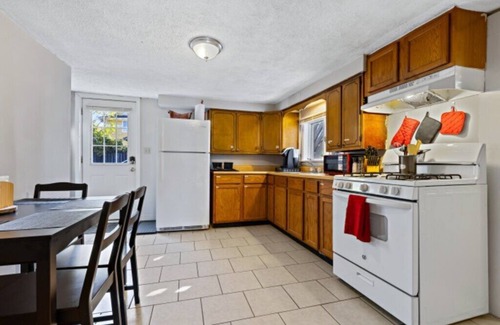 DeKalb Maison | Cozy and Convenient Family Getaway