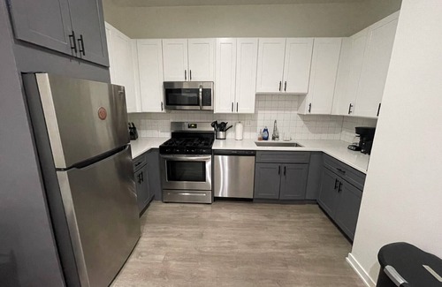 University Village / Little Italy Hôtel | Cozy and Modern Stay in the Heart of C