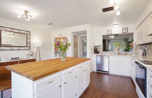 Willow Park Maison | Cozy and modern townhome in Aurora, 5min from highway !