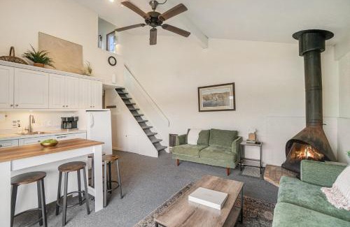 Gaylord Maison | Cozy and Newly Updated Townhouse on Lake Martin