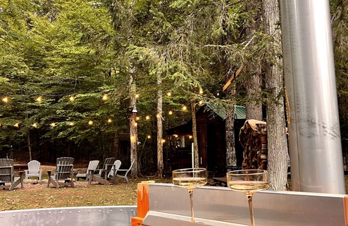 Croghan Maison | Cozy and private lakefront cabin -- perfect for large groups & family reunions!