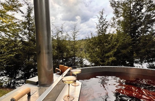 Croghan Maison | Cozy and private lakefront cabin -- perfect for large groups & family reunions!