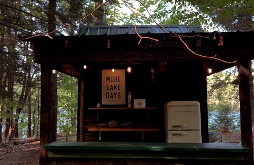 Croghan Maison | Cozy and private lakefront cabin -- perfect for large groups & family reunions!