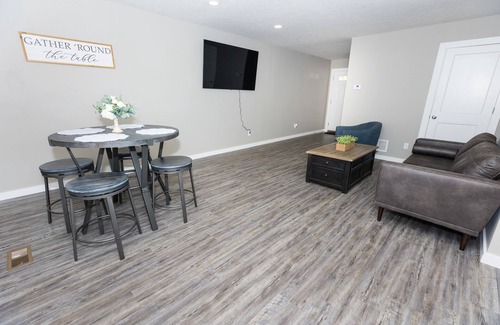 Barboursville Maison | Cozy and quiet new townhome minutes from the mall exit.