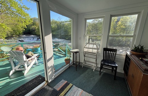 Brainard Appartement | Cozy and quiet place nestled on the Tayer Falls in East Nassau, NY